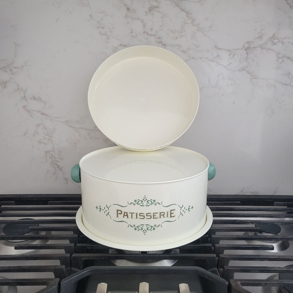 RETRO STYLE CREAM & SAGE GREEN "PATISSERIE" CAKE CARRIER - Picture 5 of 10